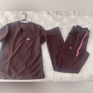 Figs scrub set brown